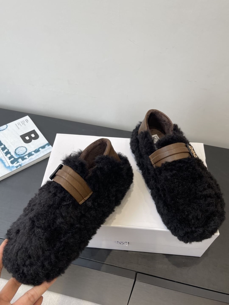 L0ew* slippers